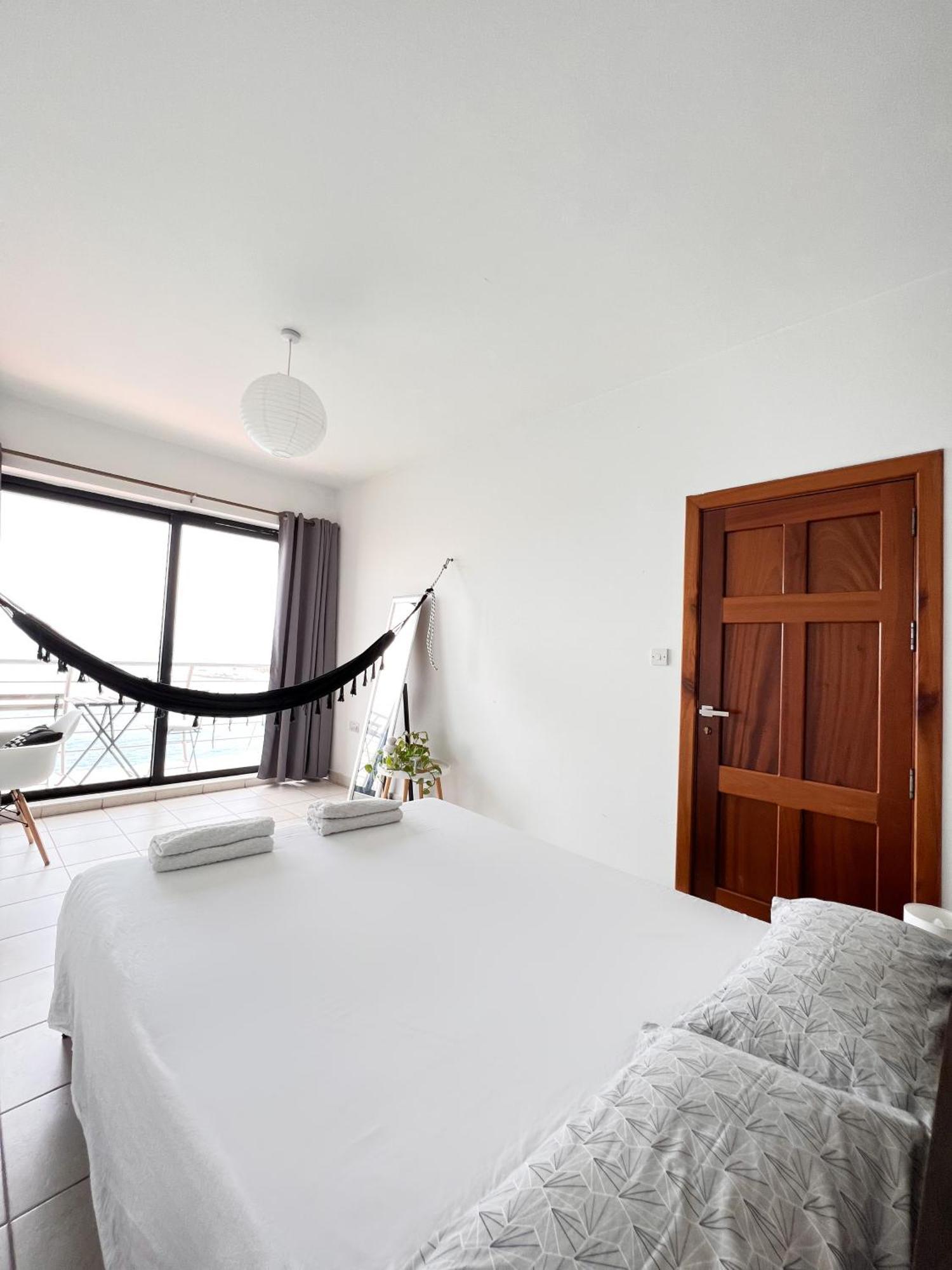 F8 1 Seaview Room, Living And Bathroom Shared , Stjulians Saint Julian's Εξωτερικό φωτογραφία
